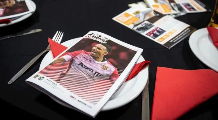 alt=&quot;Khu vực đón tiếp khách VIP và dịch vụ hiếu khách tại sân vận động Broadhall Way của Stevenage FC, nơi mang đến trải nghiệm đẳng cấp&quot;