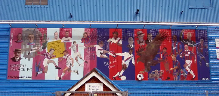 Bức tranh tường nghệ thuật sống động tái hiện lịch sử Crystal Palace tại sân nhà Selhurst Park