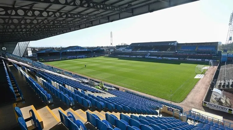 Cận cảnh khán đài Brunton Park nhìn từ xa
