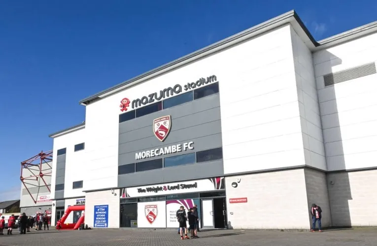 Cổng chính sân Mazuma Mobile Morecambe FC