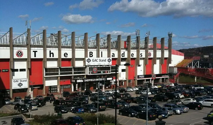 Cổng vào sân vận động Bramall Lane, chào đón fan hâm mộ Sheffield United