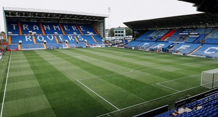 Góc nhìn từ khán đài Prenton Park - sân vận động cổ kính của Tranmere Rovers