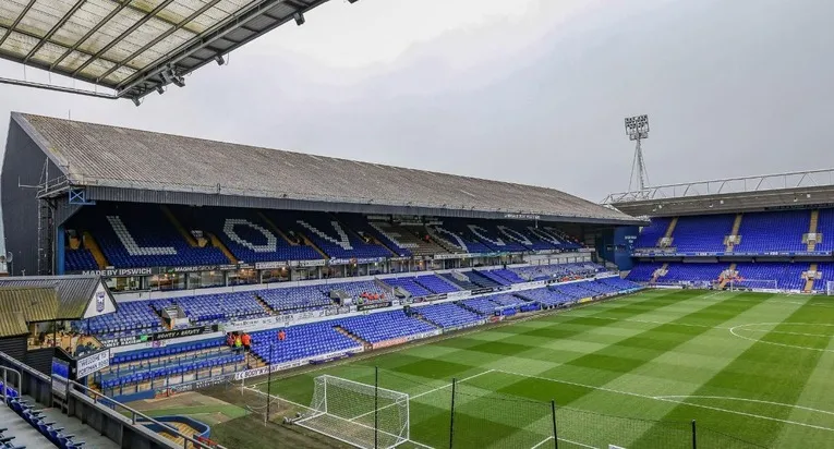 Góc nhìn từ khán đài ra sân Portman Road