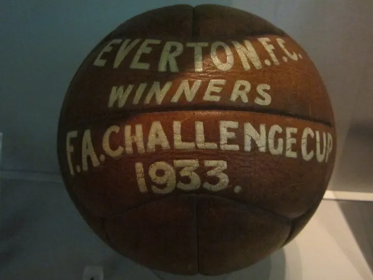Hình ảnh kỷ vật của Everton tại Bảo tàng Liverpool, minh chứng cho lịch sử hào hùng của The Toffees.