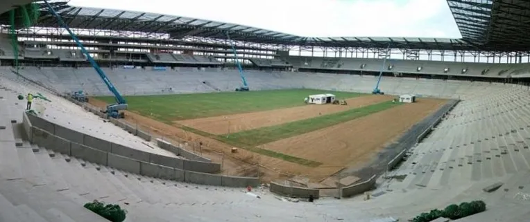 Hình ảnh lịch sử về quá trình xây dựng và phát triển Stadium MK, biểu tượng của Milton Keynes