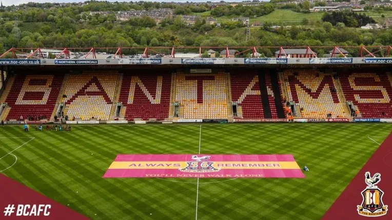 Khán đài Bantams Stand tại sân Valley Parade, nơi các cổ động viên Bradford City hò reo