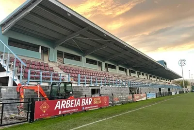 Khán đài chính Mariners Park, biểu tượng của bóng đá hạng dưới Anh