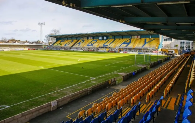 Khán đài chính Plainmoor, nơi có những chiếc ghế 'thông thái' chứng kiến mọi thăng trầm của Torquay United