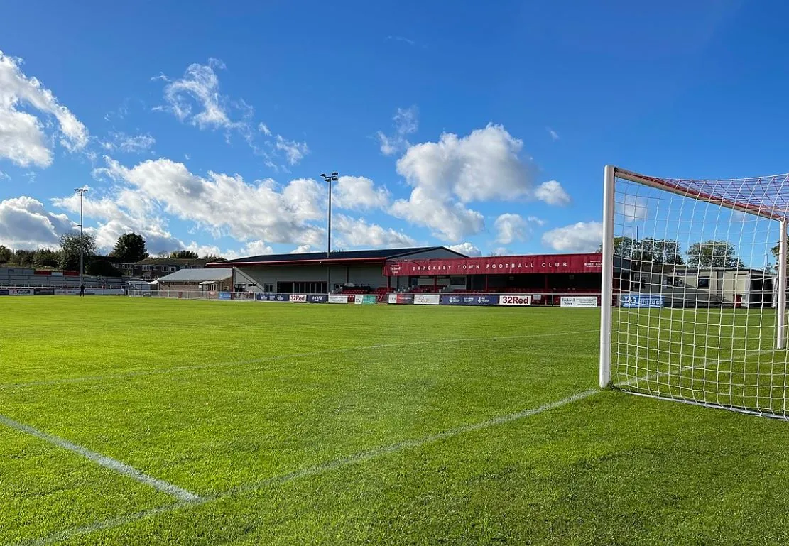 Khán đài chính St James Park Brackley – Nơi các &quot;thánh&quot; ngồi đồng