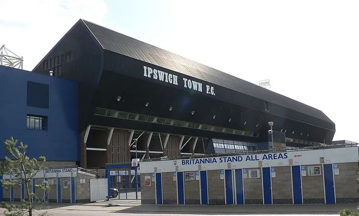 Khán đài Magnus Group West (trước đây là Britannia Stand) tại sân Portman Road