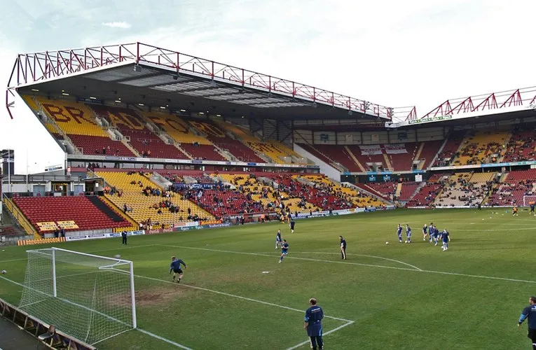Khán đài sân Valley Parade nhộn nhịp trong ngày thi đấu của Bradford City