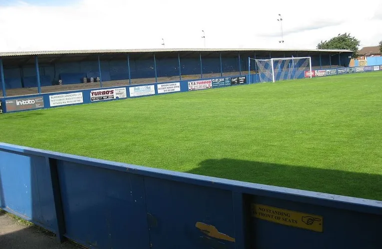 Khán đài West Stand của The Citadel, nơi cổ động viên cuồng nhiệt của Farsley Celtic tụ họp