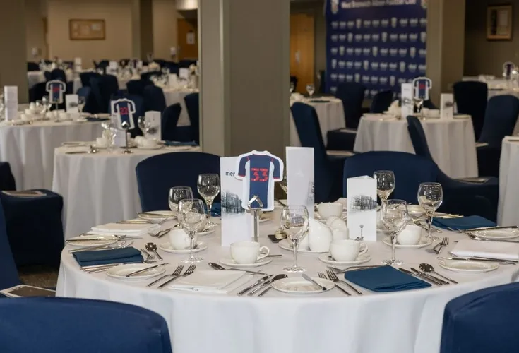 Không gian phòng chờ hạng sang (Hospitality Lounge) tại sân The Hawthorns