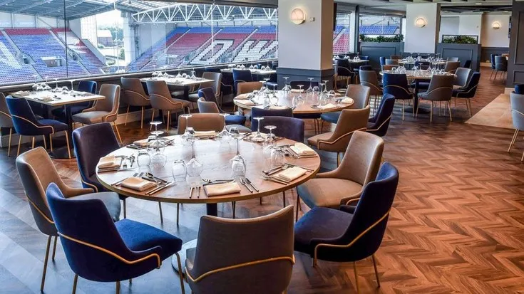 Không gian phòng khách VIP dành cho khách hàng dịch vụ hospitality tại sân Brick Community Stadium
