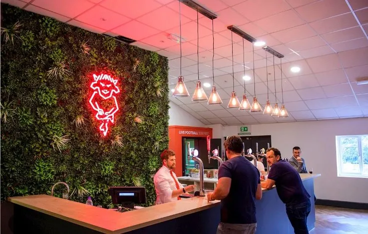Không gian sang trọng của khu vực VIP (hospitality lounge) tại sân vận động Sincil Bank.
