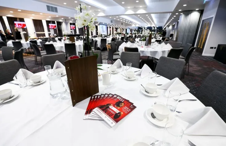 Không gian sảnh tiếp đón VIP tại sân Ashton Gate, nơi trải nghiệm đẳng cấp dành cho khách hàng đặc biệt của Bristol City