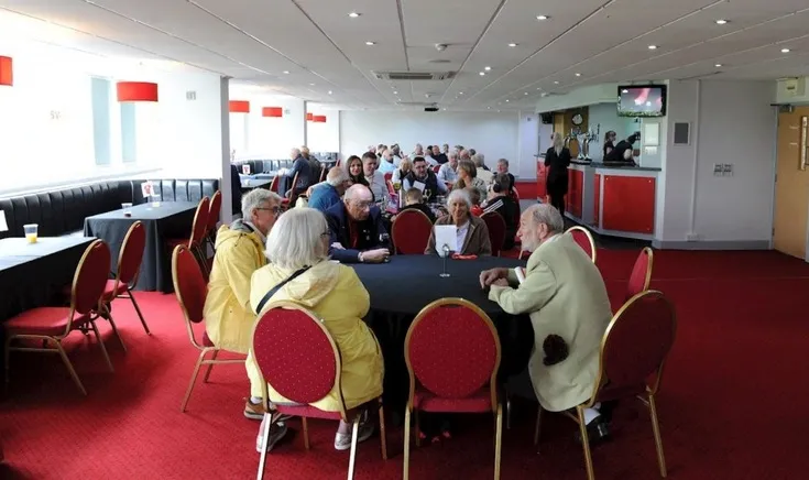 Không gian trải nghiệm dịch vụ hiếu khách tại sân County Ground, Swindon Town FC với các gói VIP