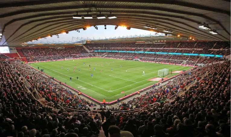 Không khí cuồng nhiệt bên ngoài sân Riverside vào ngày diễn ra trận đấu của Middlesbrough FC