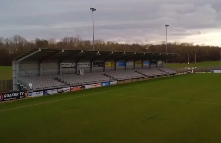 Khu khán đài chính của sân Blackwell Meadows, điểm tựa vững chắc cho những trận cầu nảy lửa của Darlington FC