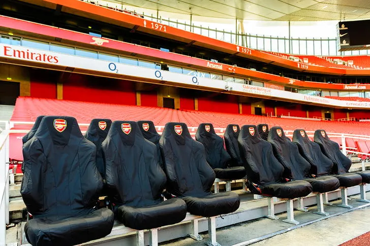 Khu vực cabin huấn luyện viên đội nhà Arsenal tại sân Emirates, nơi Arteta thường xuyên &quot;đau tim&quot;