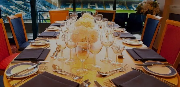 Khu vực dịch vụ hiếu khách tại Priestfield Stadium, trải nghiệm trận đấu cao cấp
