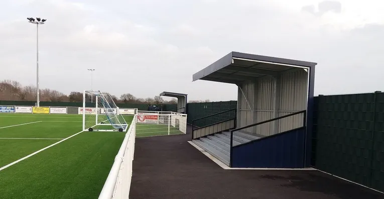 Khu vực đứng dành cho cổ động viên tại sân Parkside
