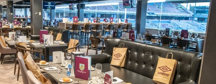 Khu vực khách sạn và trải nghiệm VIP tại sân Turf Moor của Burnley FC