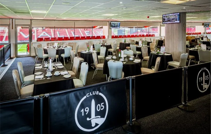 Khu vực phòng chờ sang trọng dành cho khách VIP tại sân vận động The Valley của Charlton Athletic