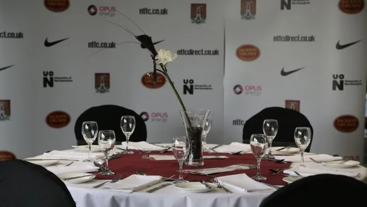 Khu vực tiếp đón khách VIP tại sân Sixfields, mang đến trải nghiệm đẳng cấp khi xem Northampton Town thi đấu
