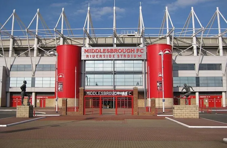Lối vào chính của sân vận động Riverside, nơi hàng ngàn người hâm mộ Middlesbrough đổ về mỗi ngày thi đấu