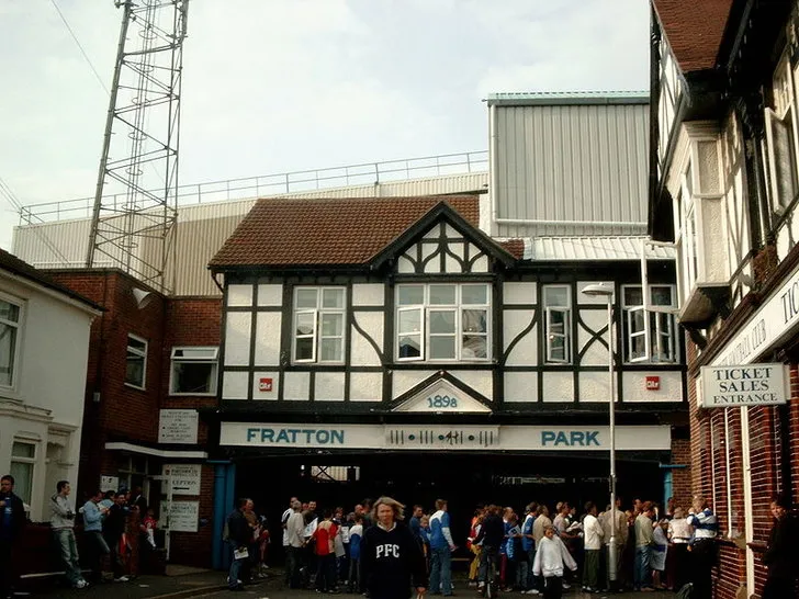 Lối vào sân Fratton Park