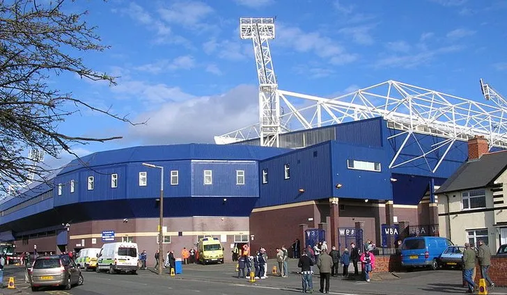 Mặt ngoài sân The Hawthorns, kiến trúc độc đáo của sân nhà West Brom