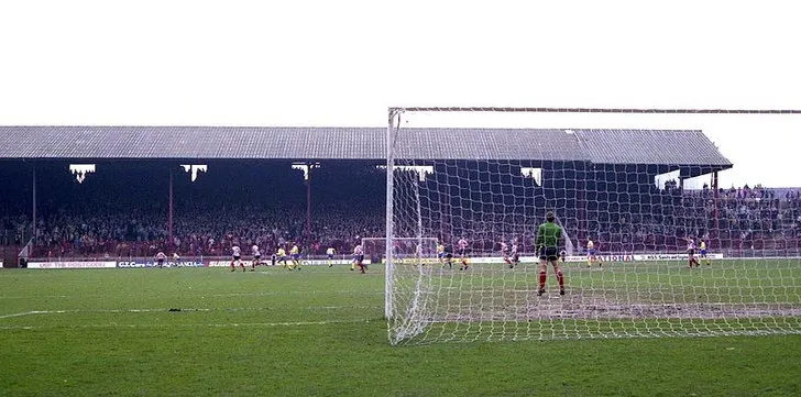 Sân vận động Bramall Lane năm 1983, một góc nhìn về quá khứ lẫy lừng của Sheffield United