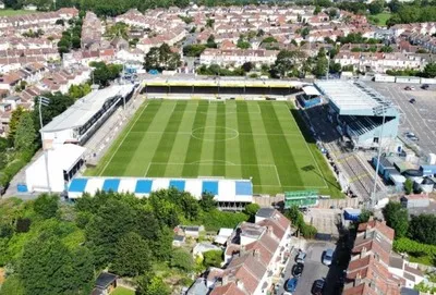 Sân vận động Memorial nhìn từ trên cao - "Thánh địa" của Bristol Rovers