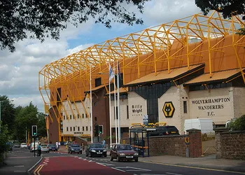 Sân vận động Molineux, thánh địa lịch sử của Wolverhampton Wanderers