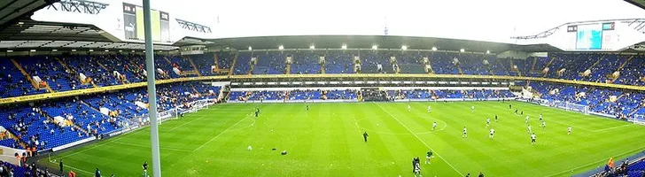 Sơ đồ chỗ ngồi của sân vận động White Hart Lane, hướng dẫn các khu vực khán đài chính.