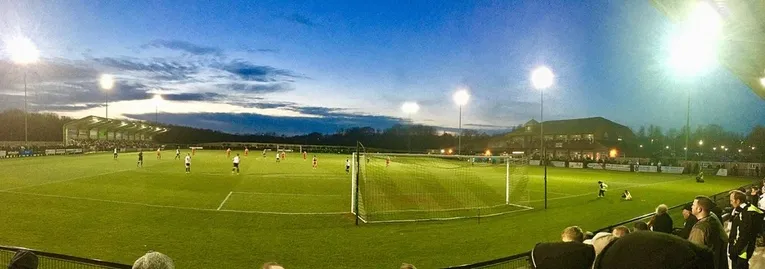 Sơ đồ tổng quan sân Blackwell Meadows dưới ánh đèn, minh họa bố cục chỗ ngồi và khu vực khán giả