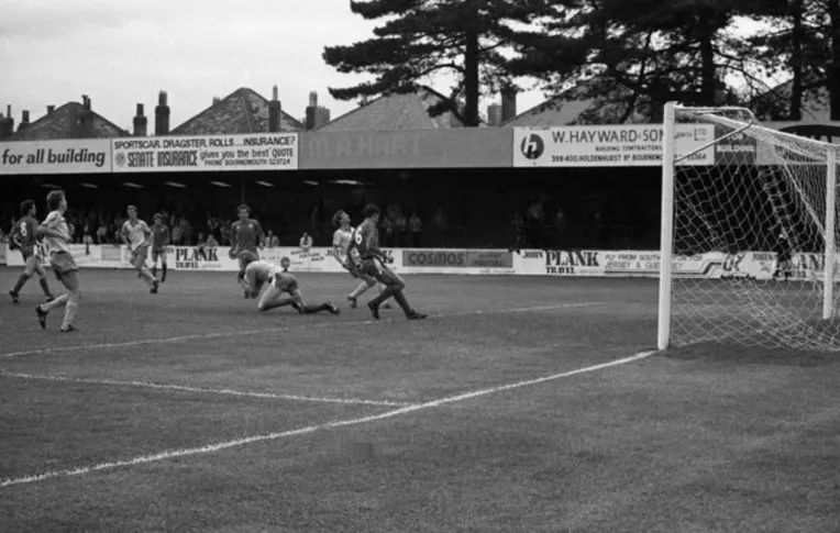 Tấm hình lịch sử của AFC Bournemouth và sân Dean Court, khởi nguồn cho hành trình bóng đá