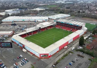 Toàn cảnh sân vận động Bescot từ trên cao, sân nhà của Walsall FC