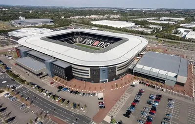 Toàn cảnh Stadium MK nhìn từ trên cao, sân nhà của MK Dons hùng vĩ