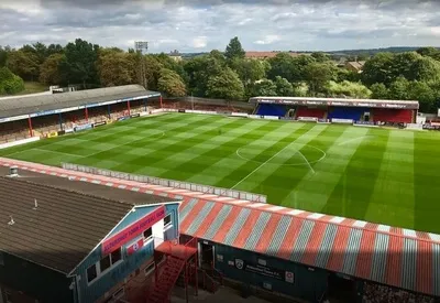 Tổng quan sân Recreation Ground của Aldershot Town từ trên cao, kiến trúc cổ điển.