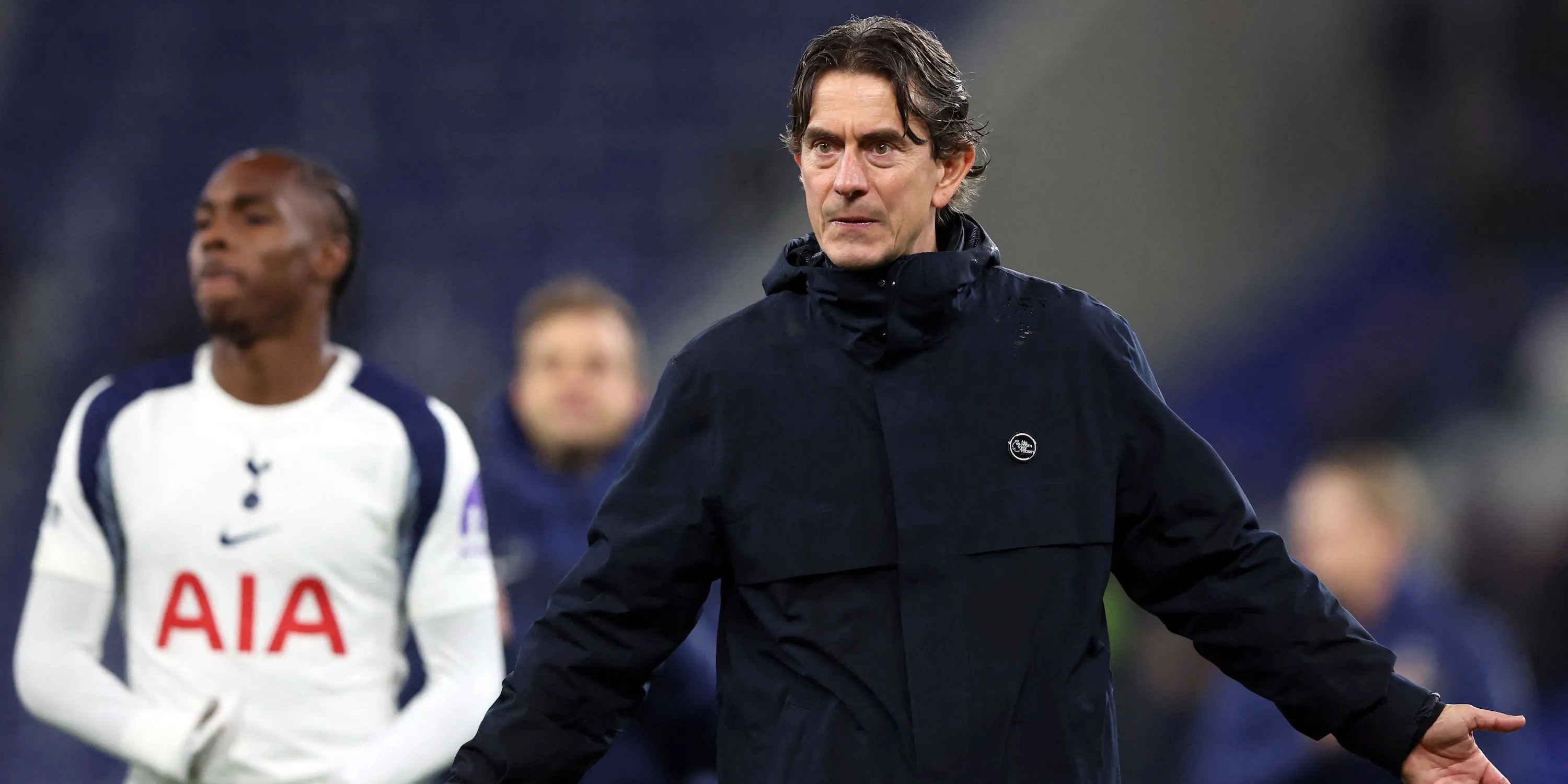 Huấn luyện viên Tottenham Thomas Frank ăn mừng sau trận đấu